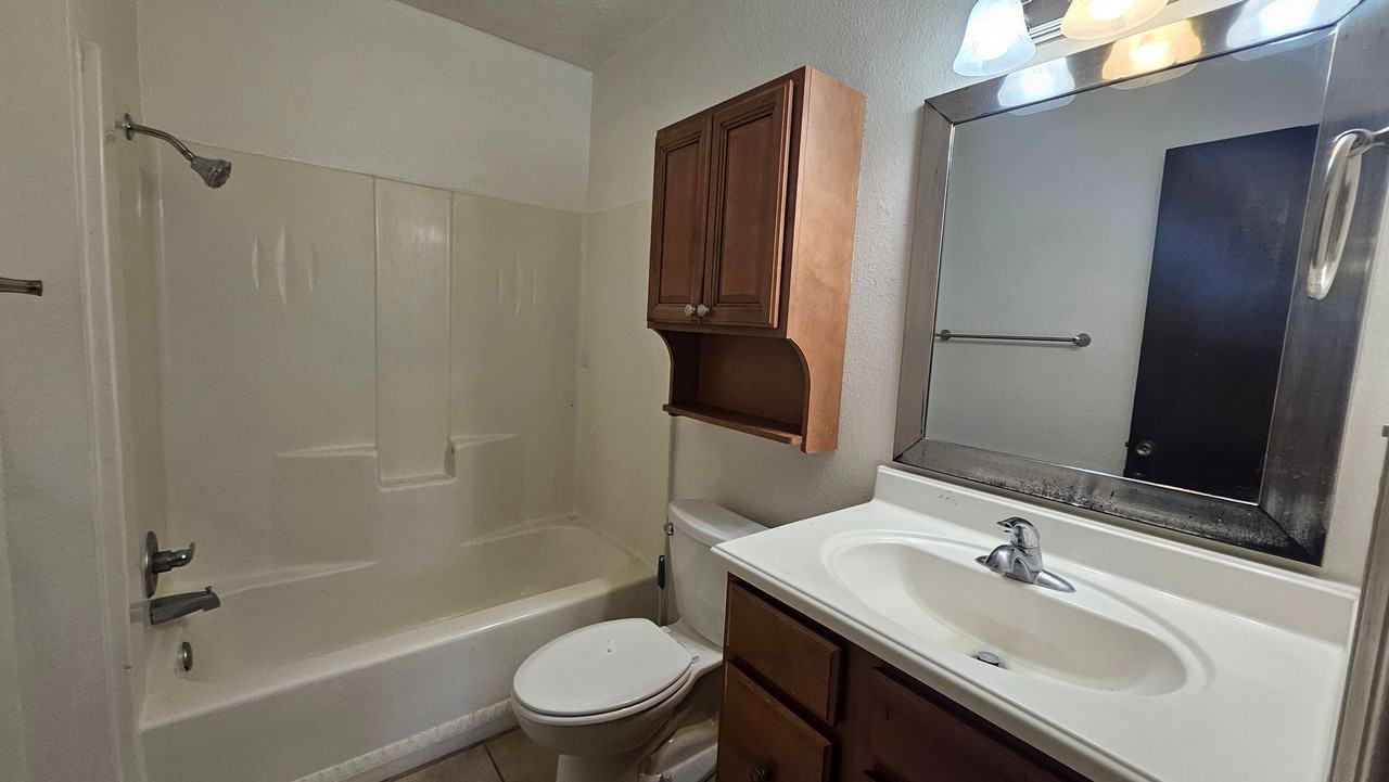 Courtyard Apartments - Photo 6 of 12