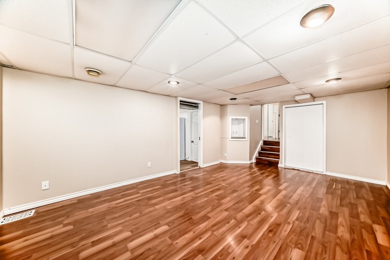 327 Dalhousie Drive 2 - Photo 2 of 15