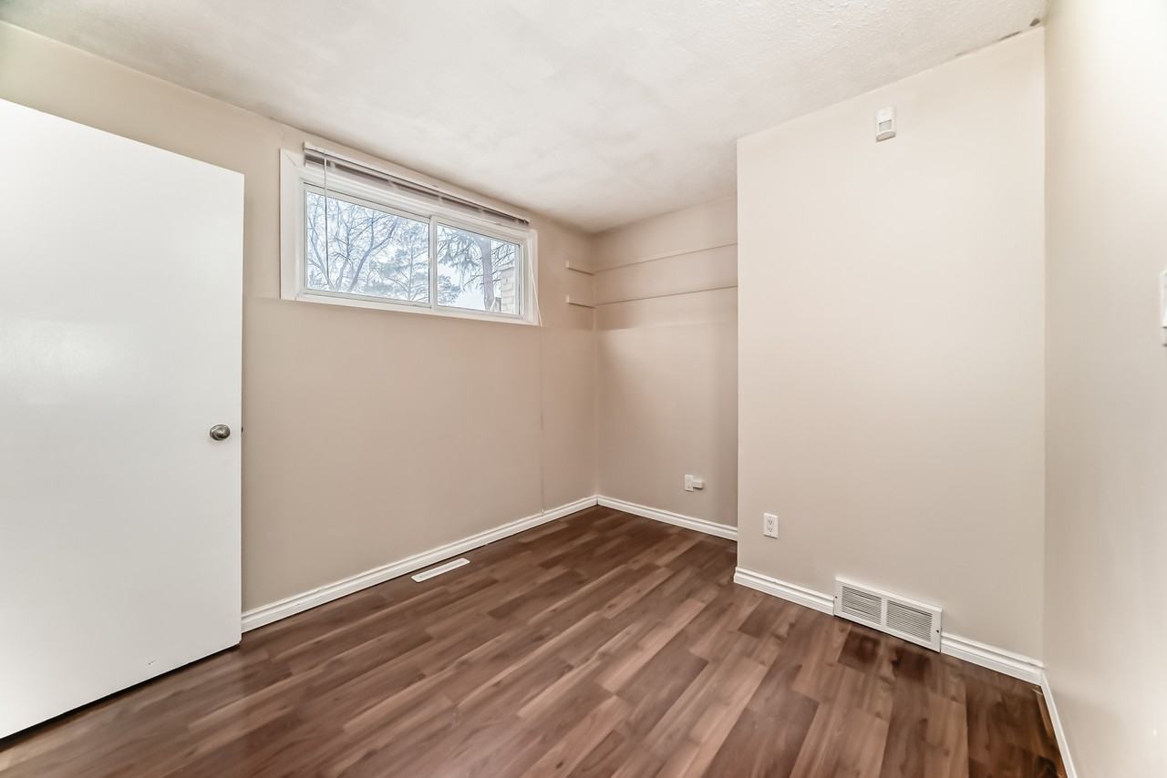 327 Dalhousie Drive 2 - Photo 5 of 15