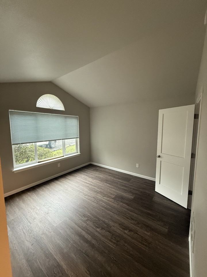 1480 Se Cole Rd #1 - Photo 6 of 13