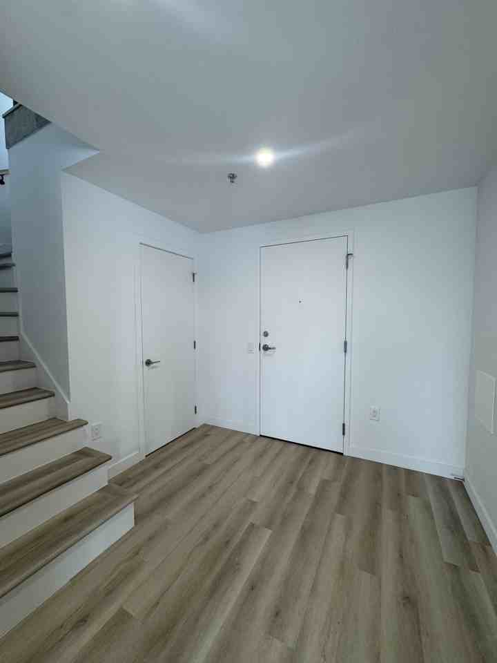 3515 Av Ellendale — photo 1