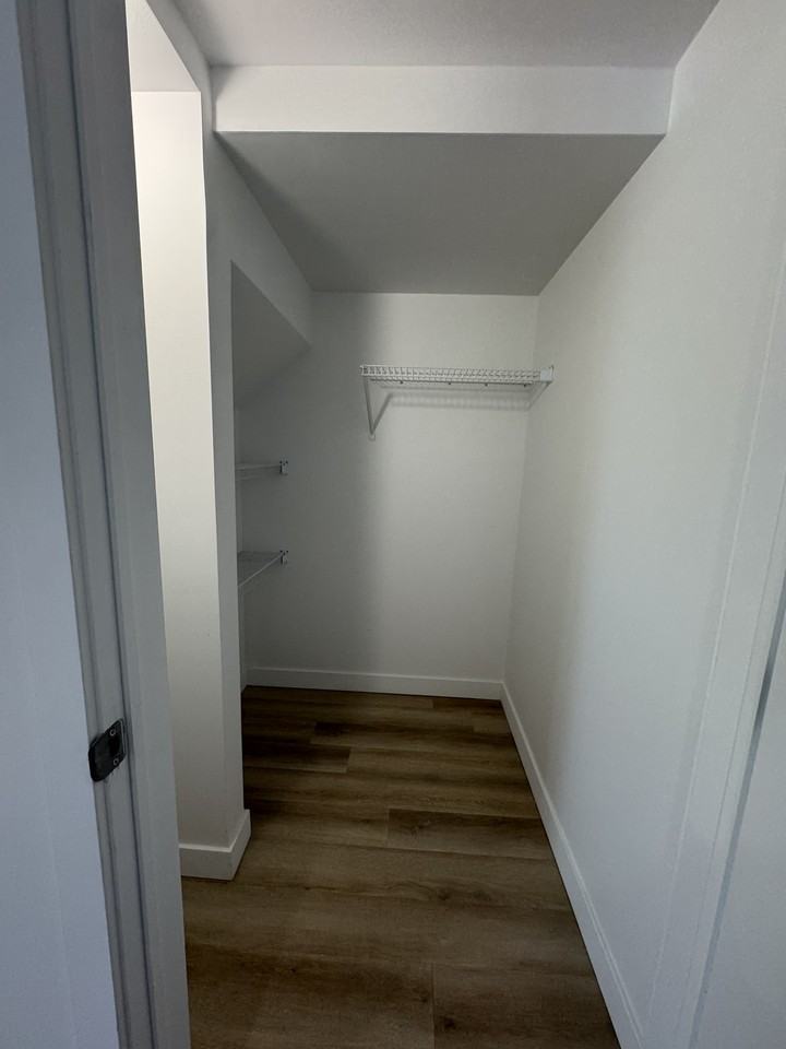 3515 Av Ellendale — photo 3