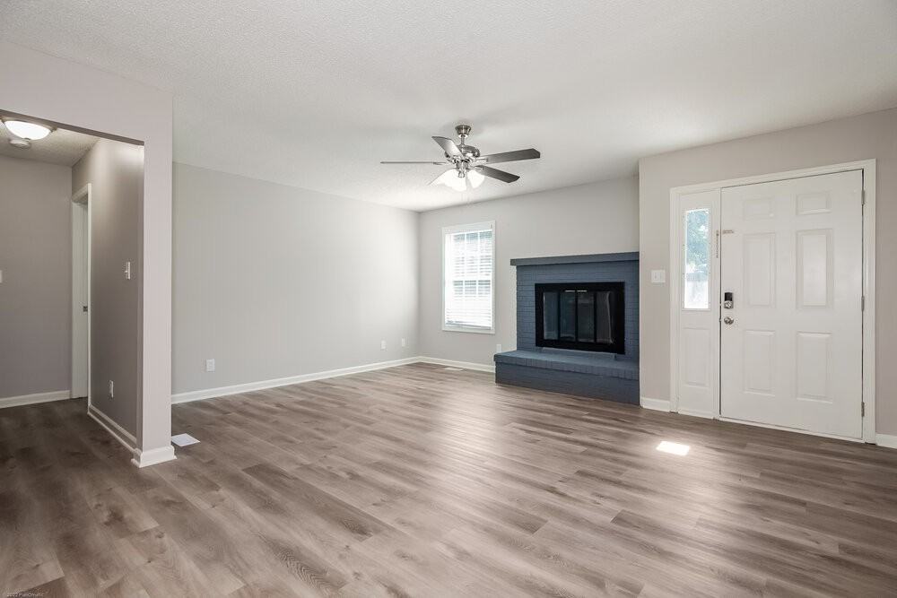 1415 Anderson St - Photo 4 of 17