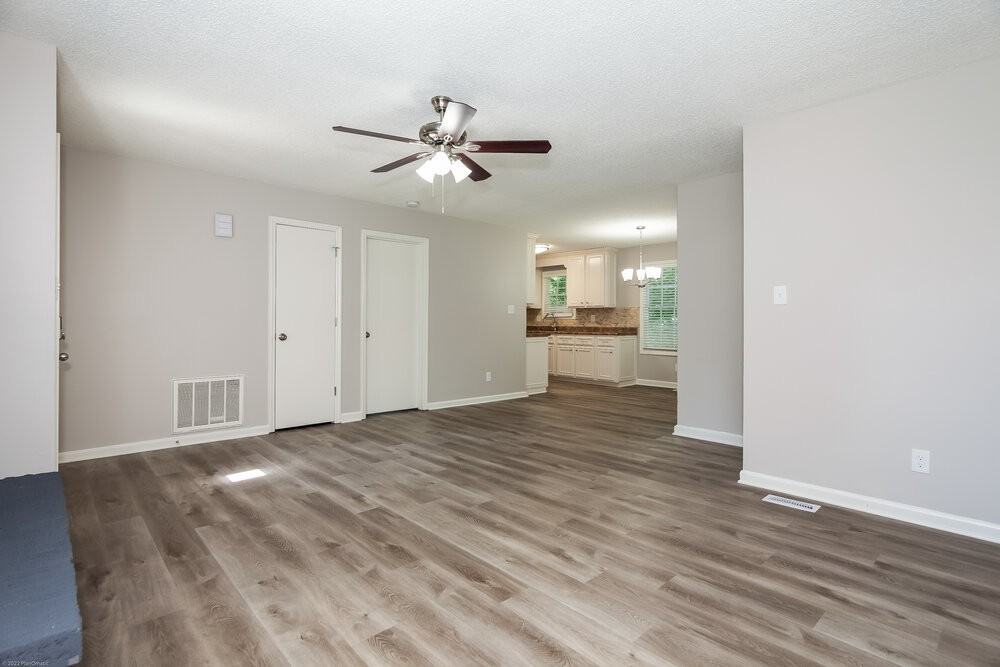 1415 Anderson St - Photo 5 of 17