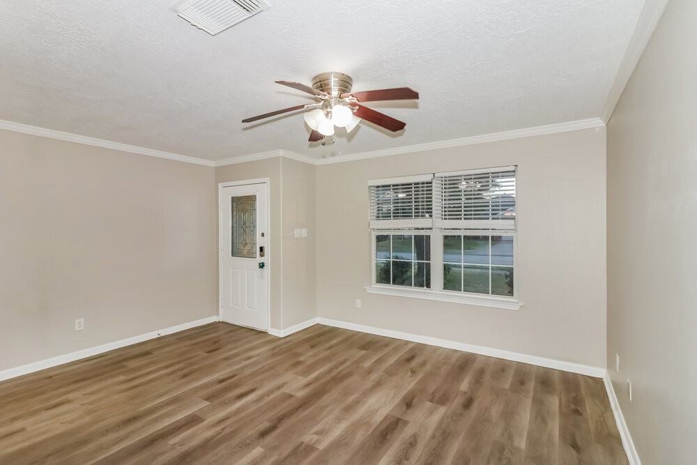 1014 Vera Cruz Dr - Photo 5 of 17