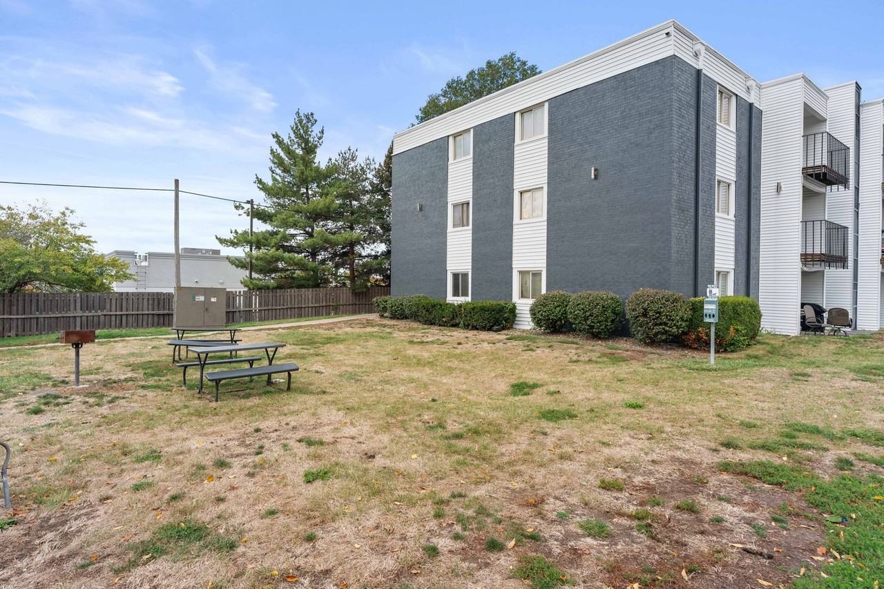 Crossroad Apartments - Photo 2 of 16