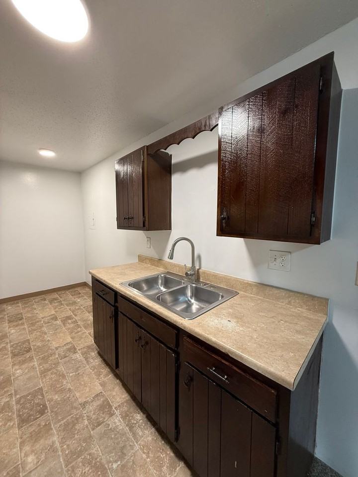 Crossroad Apartments - Photo 5 of 16