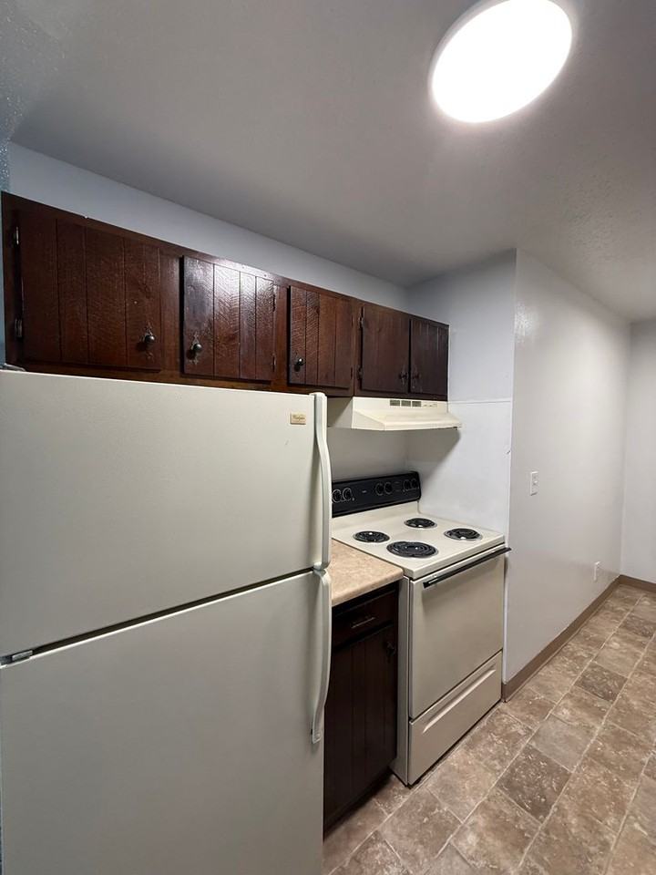 Crossroad Apartments - Photo 6 of 16