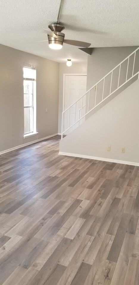 1109 Wales Dr #1 - Photo 3 of 11