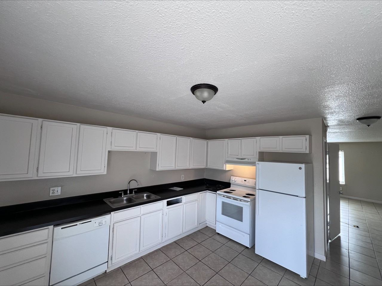 500 Sinclair Dr #1 - Photo 3 of 13