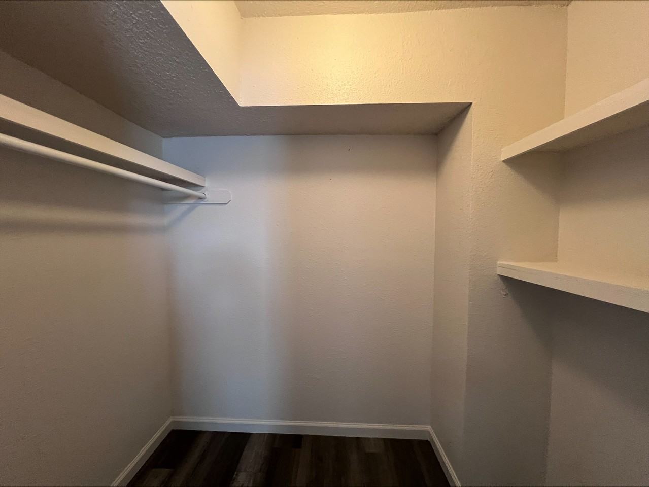 500 Sinclair Dr #1 - Photo 4 of 13