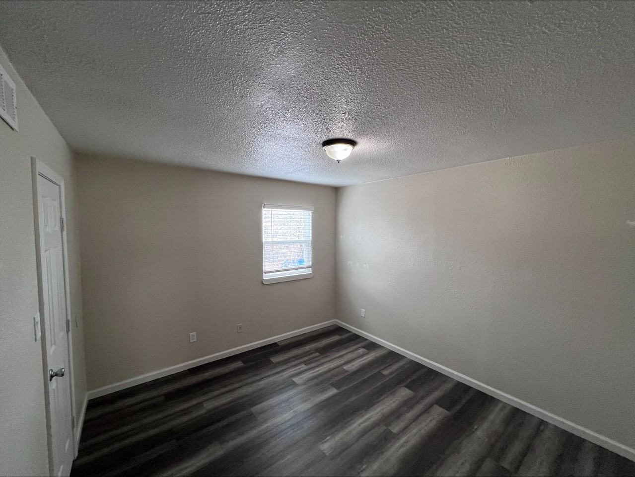 500 Sinclair Dr #1 - Photo 6 of 13