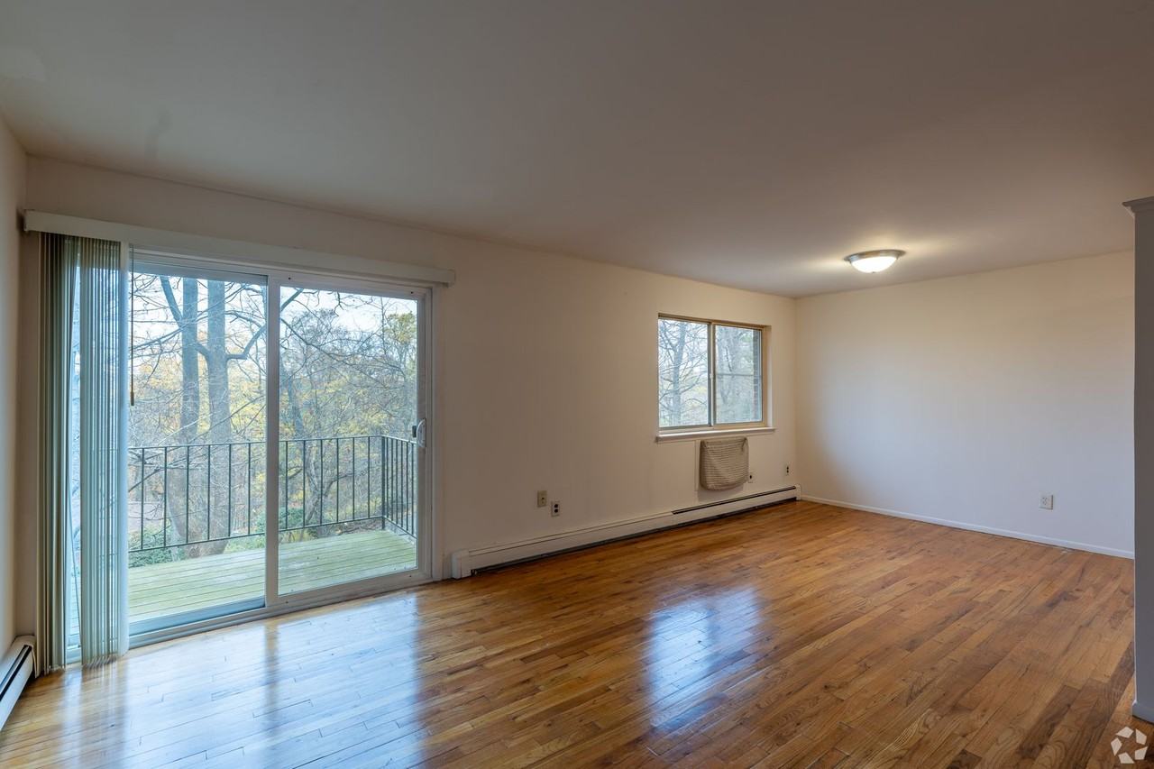 Parkside Apartments at Croton On Hudson - Photo 5 of 17