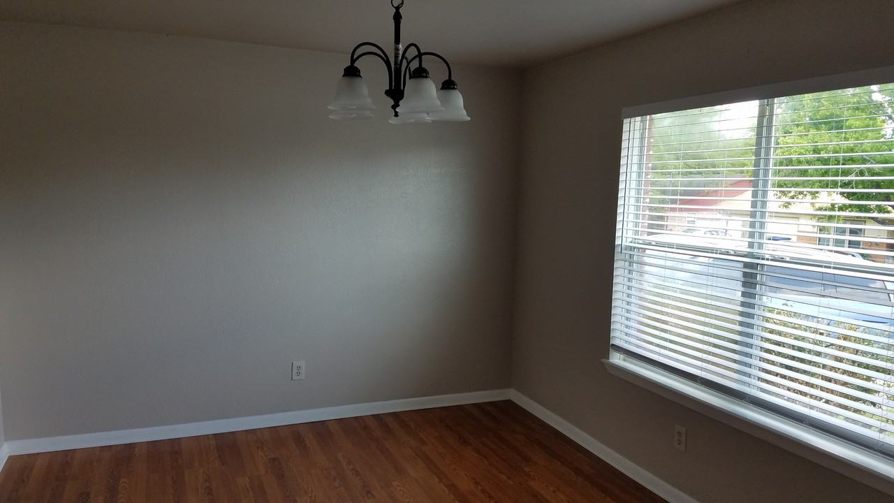 418 Cottonwood Dr #1 - Photo 3 of 14