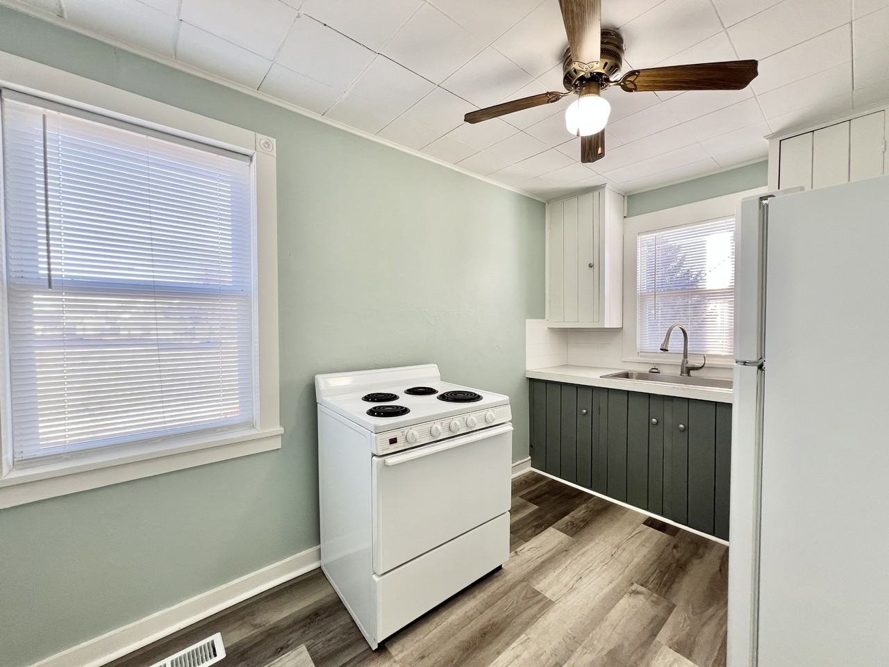 15 Swift St #B - Photo 3 of 10