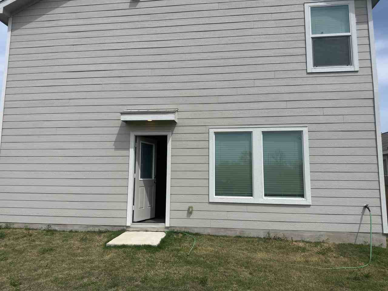 2201 Willkomen Way - Photo 2 of 34