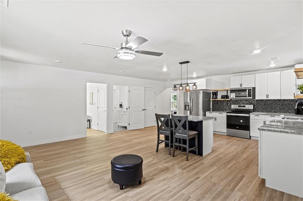 1077 Peeples St Sw - Photo 6 of 36