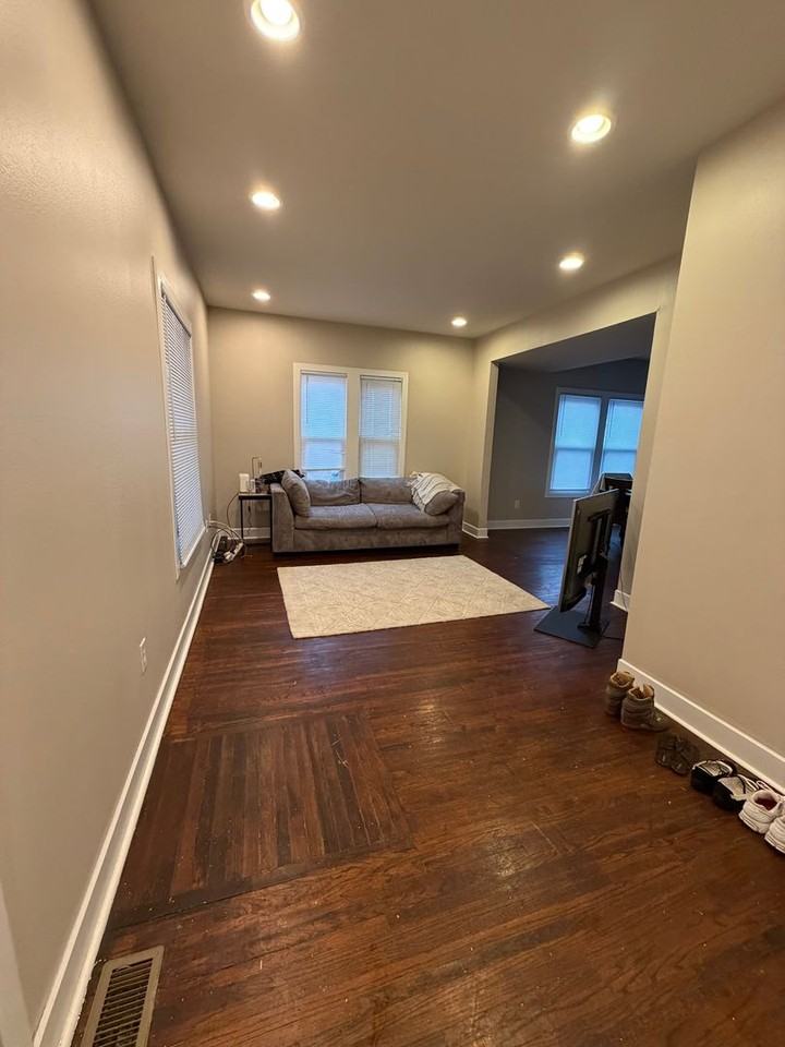 608 E 2nd - Photo 6 of 15