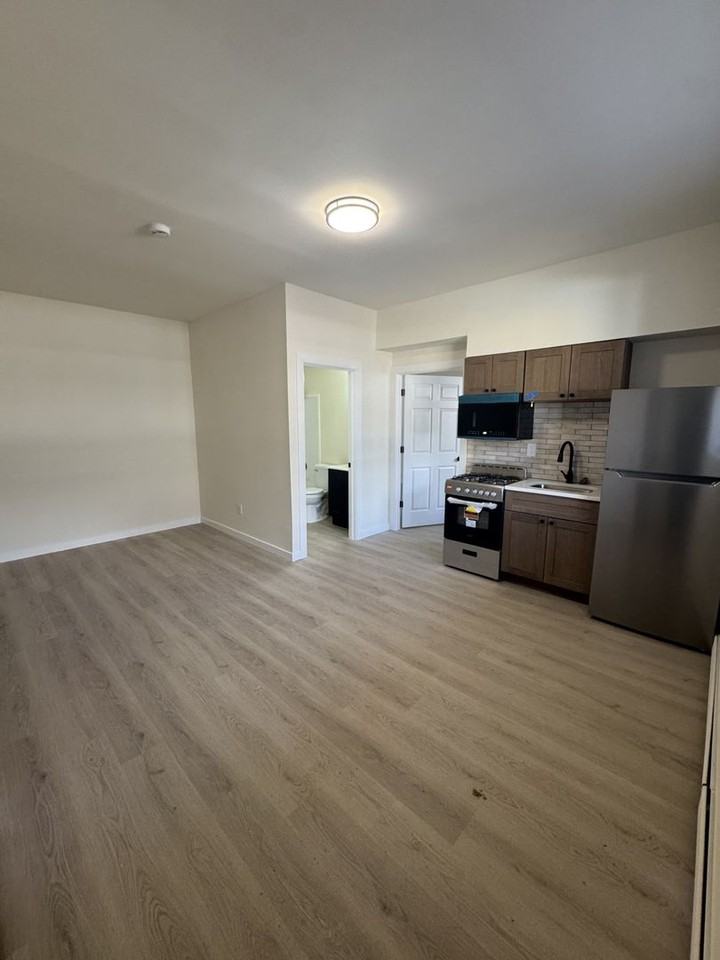 South Avenue Beacon - Photo 6 of 9