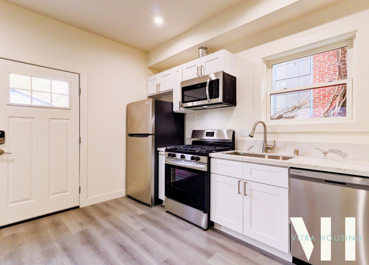 1030 West Apartments: Two, Four, & Five Bedrooms Near USC Campus! - Photo 2 of 33