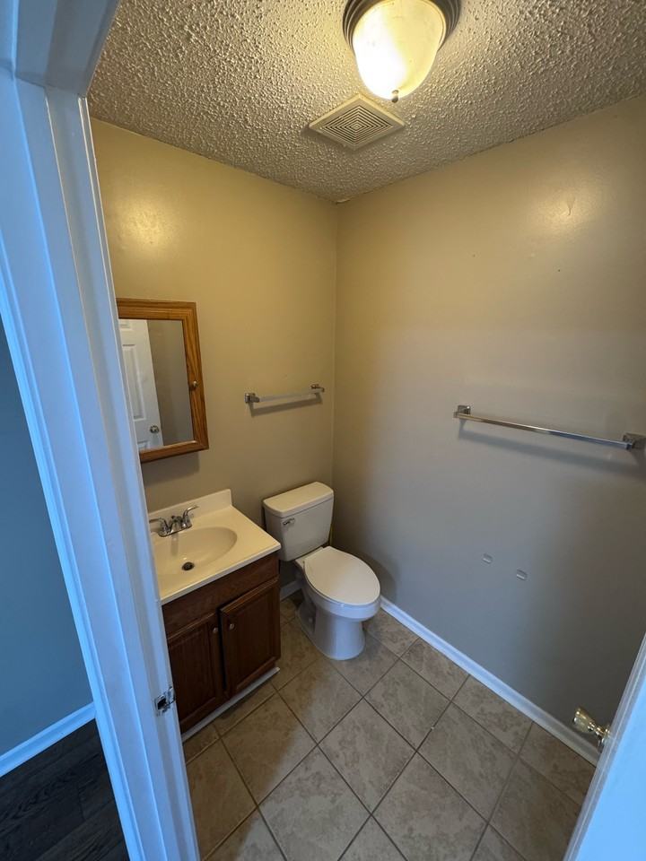 112 Ashcroft Dr #1 - Photo 4 of 11