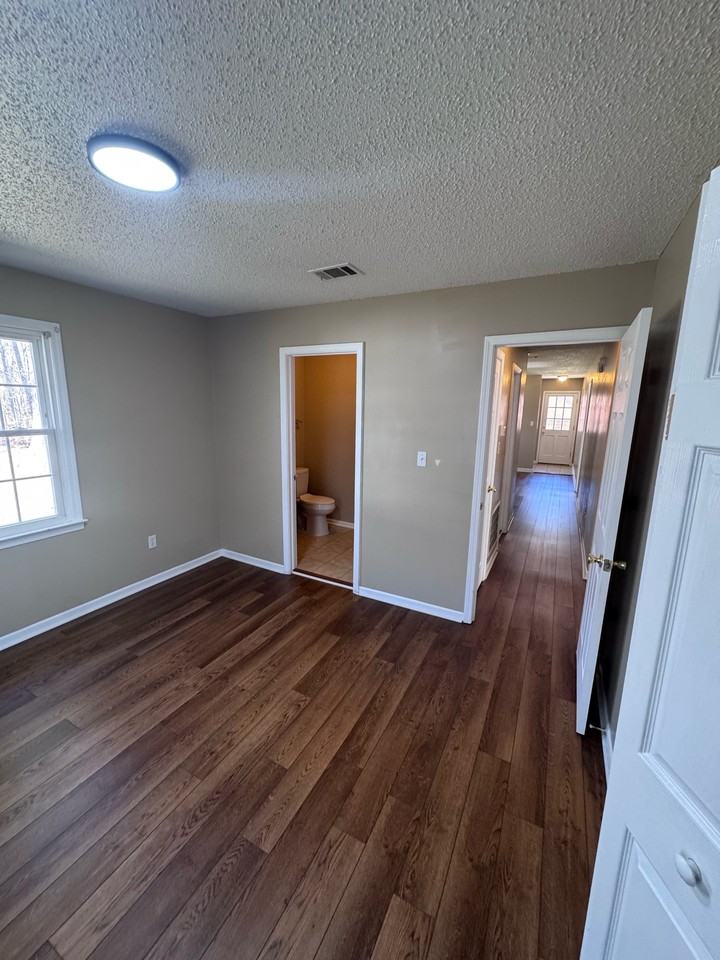 112 Ashcroft Dr #1 - Photo 5 of 11