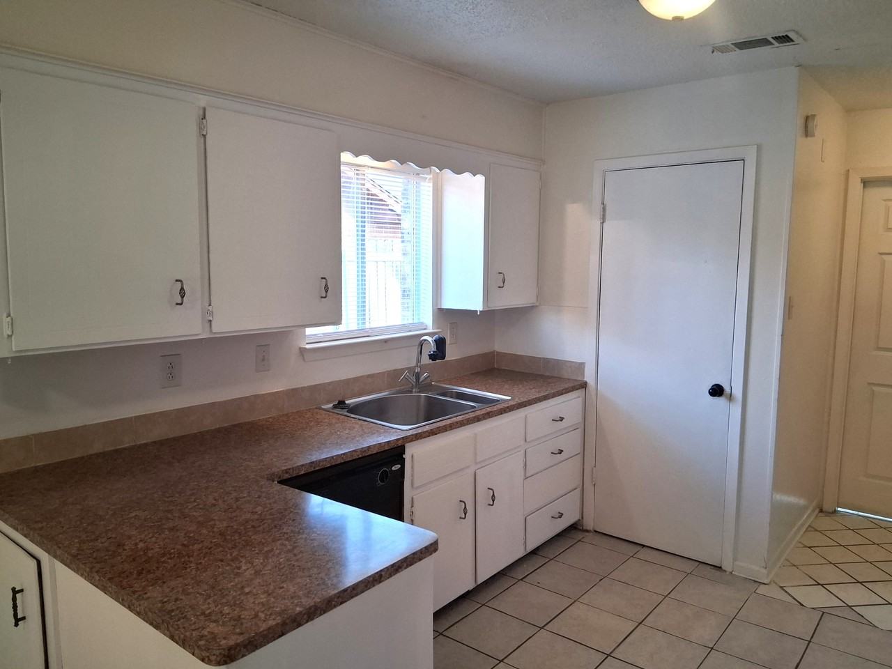 1701 Lennox Ave #1 - Photo 5 of 15