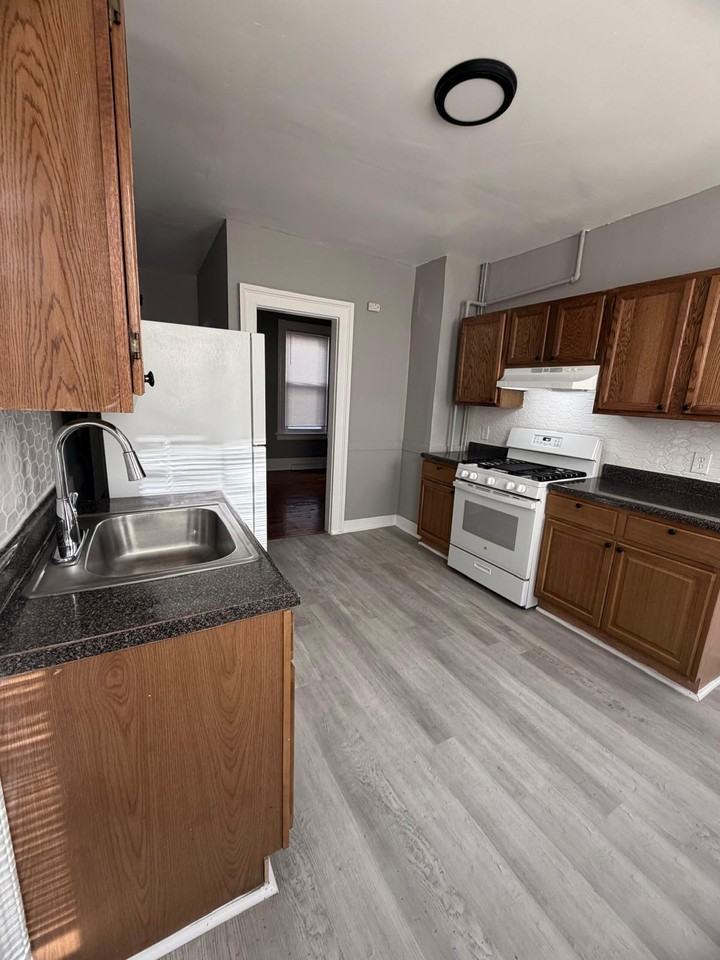 77 Shepard St #1 - Photo 6 of 7