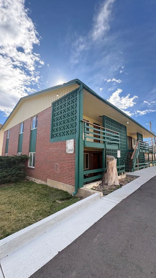 3050 Madison - Photo 3 of 21