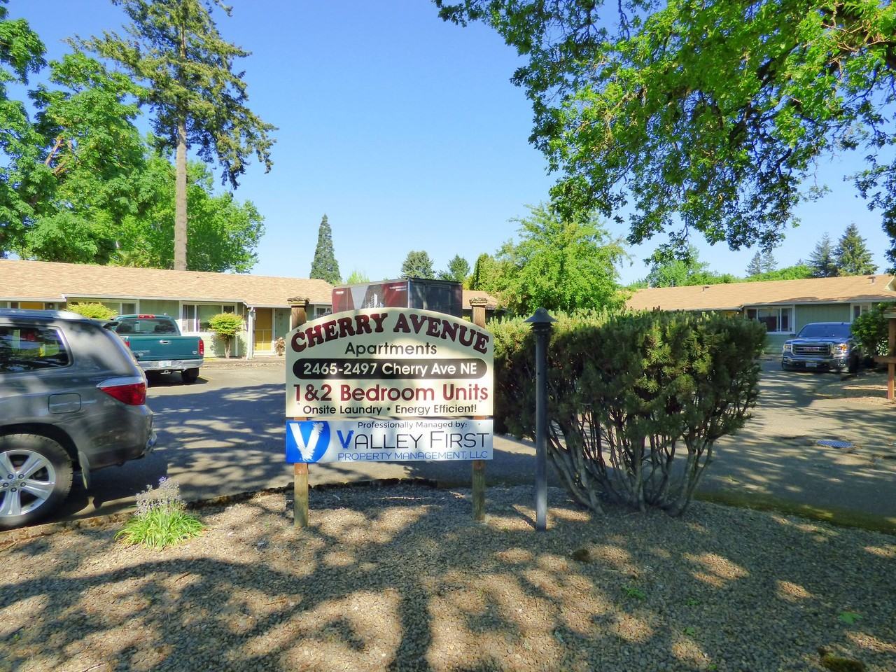 2465 Cherry Ave Ne - Photo 2 of 3