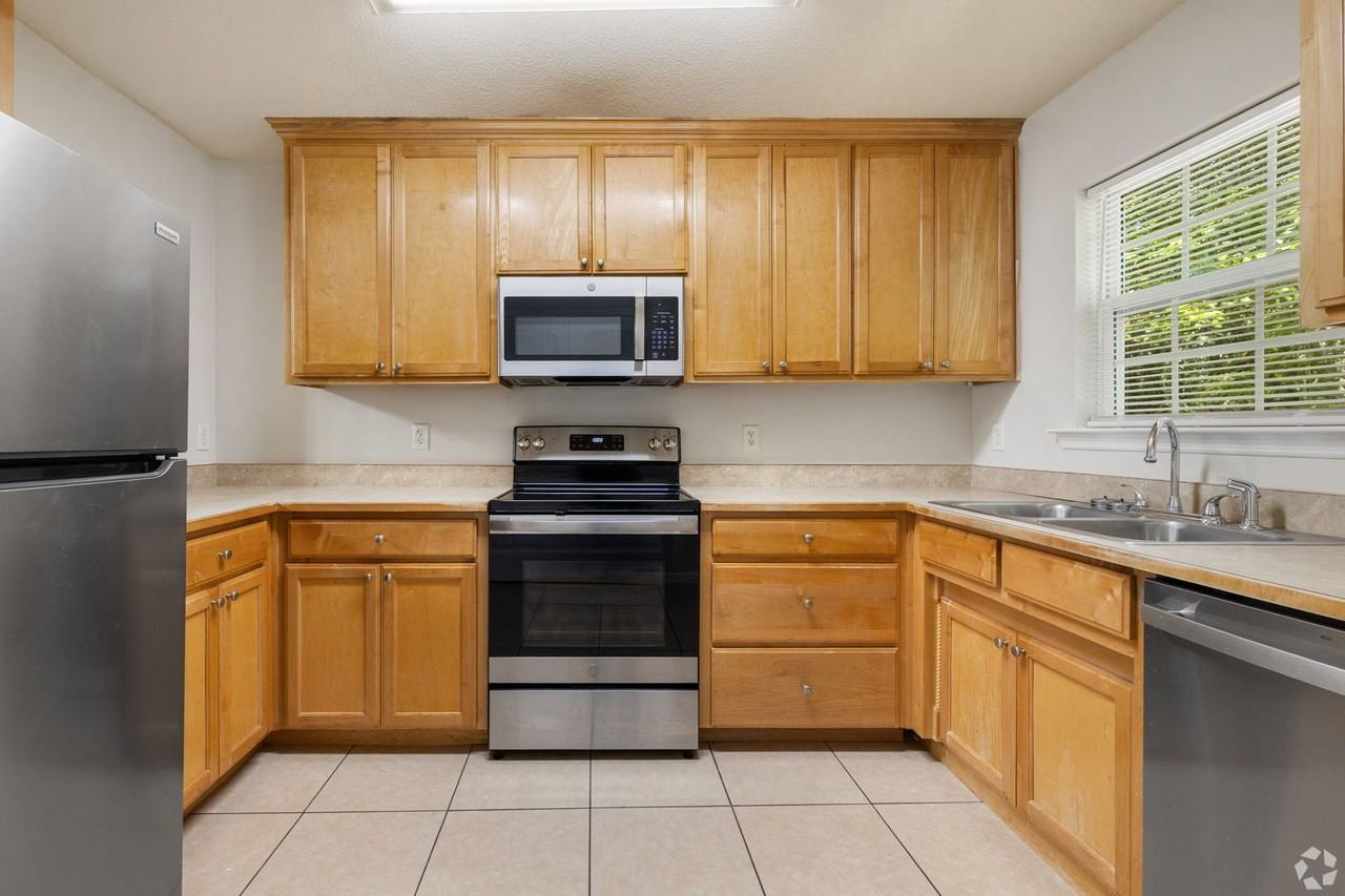 2415 Seth Pl #E36 - Photo 3 of 10