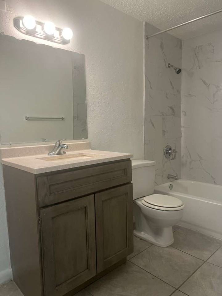 1504 E 140th Ave - Photo 7 of 9