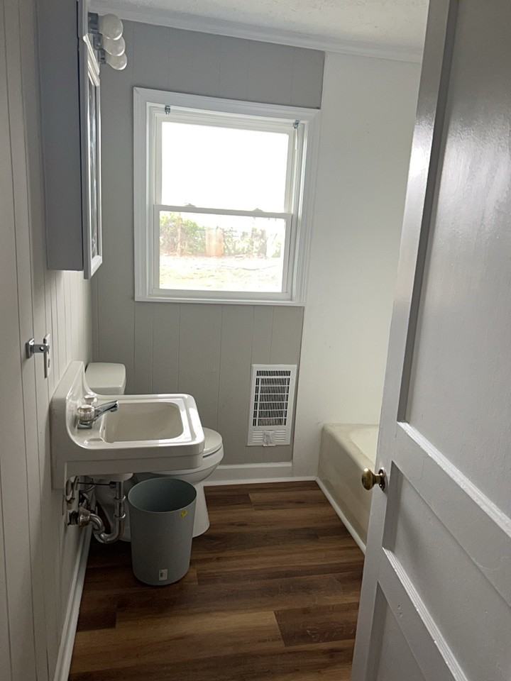 300 E Parkview Dr #1 - Photo 4 of 9