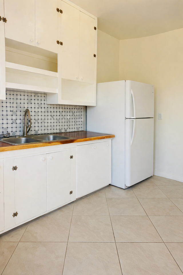 1434 N 1st Ave #1434 - Photo 3 of 7