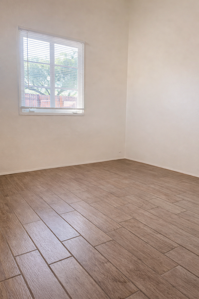 1434 N 1st Ave #1434 - Photo 4 of 7