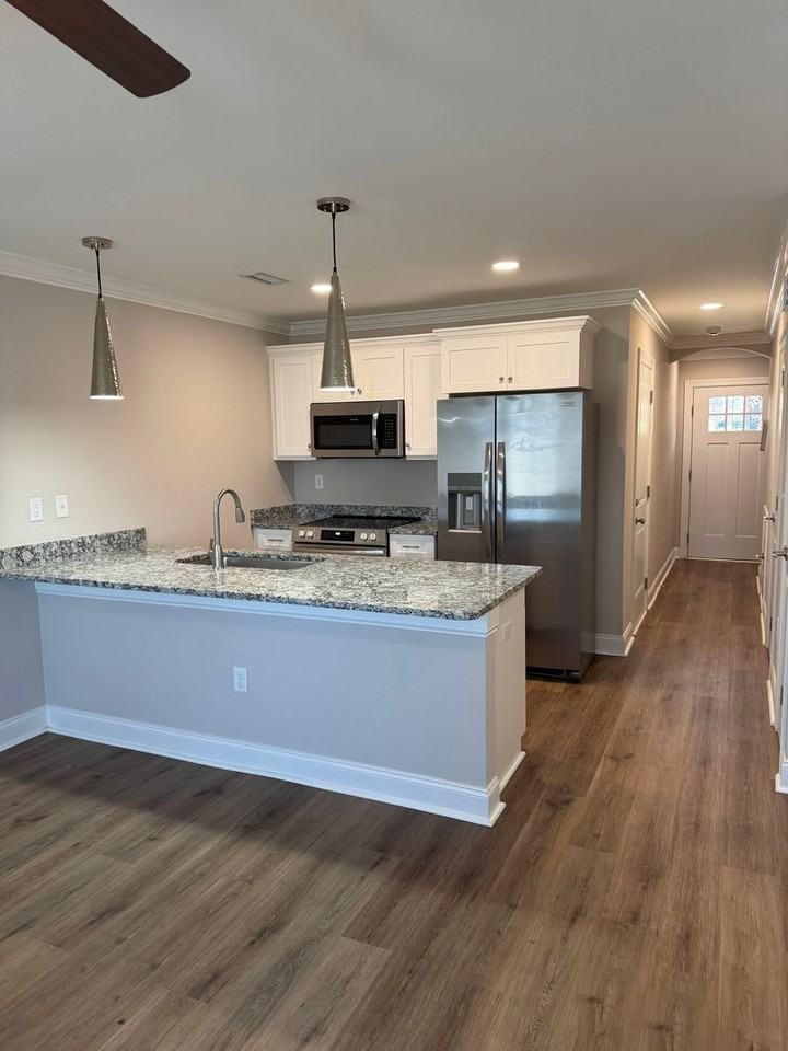 1006 10th Ave Ne - Photo 3 of 27