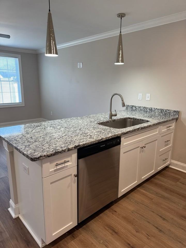 1006 10th Ave Ne - Photo 5 of 27