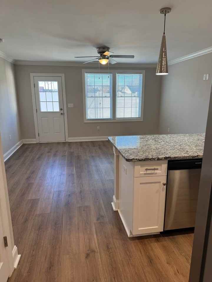 1006 10th Ave Ne - Photo 7 of 27