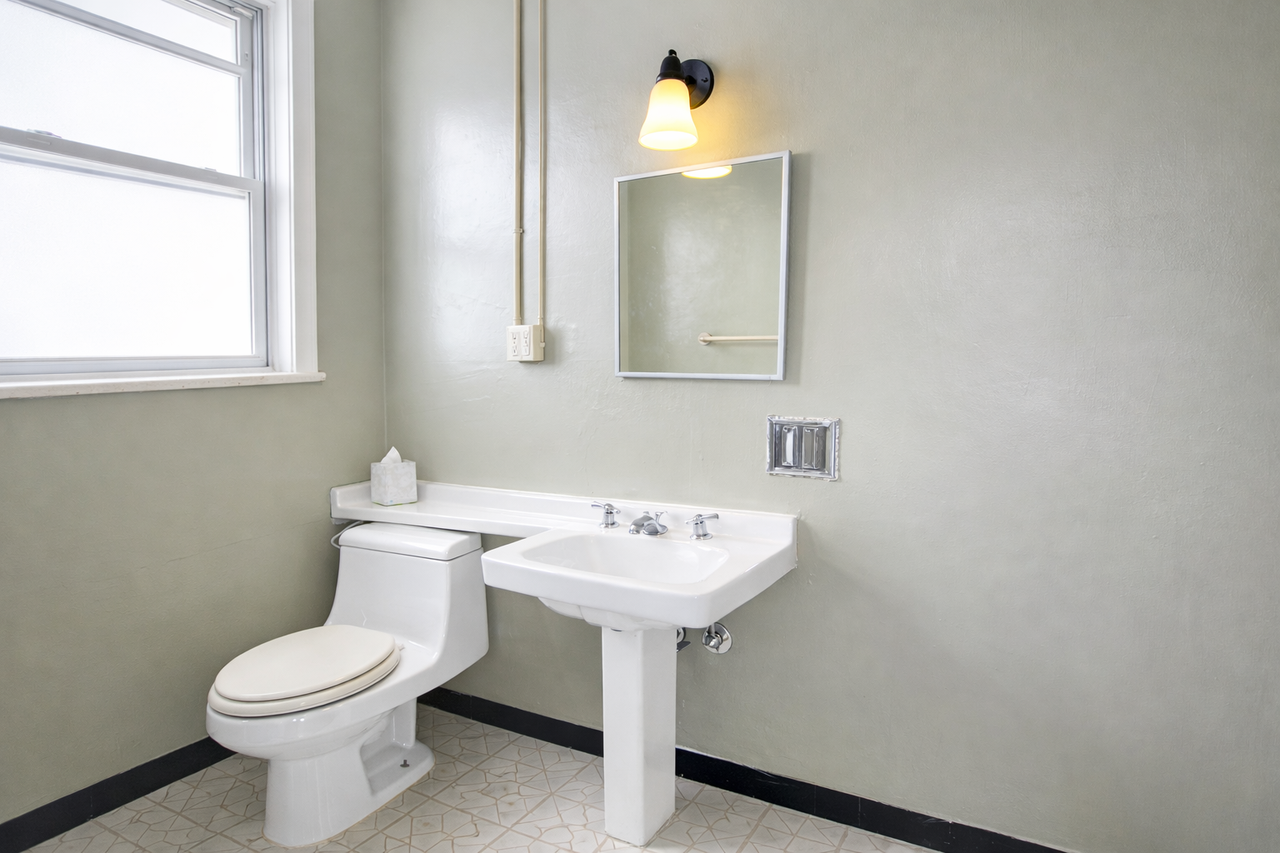 4651 CENTRE AVEAPT 37 #37 - Photo 4 of 6