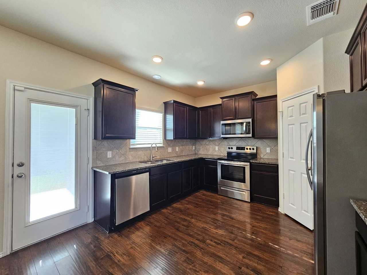 6207 Stonehaven Dr - Photo 2 of 29