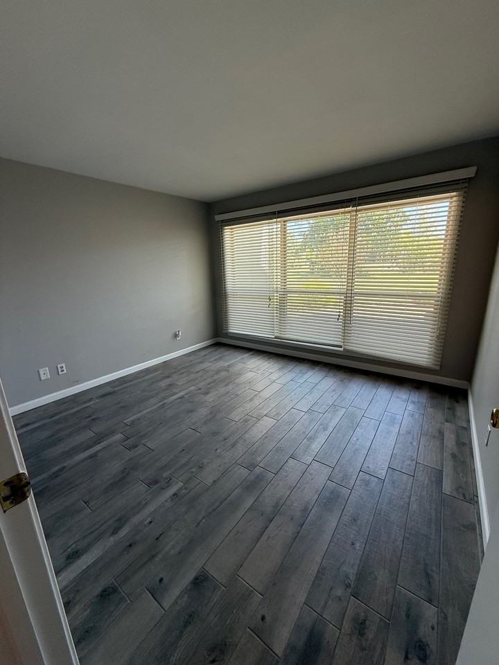 4300 Bay Point Rd #1 - Photo 7 of 10