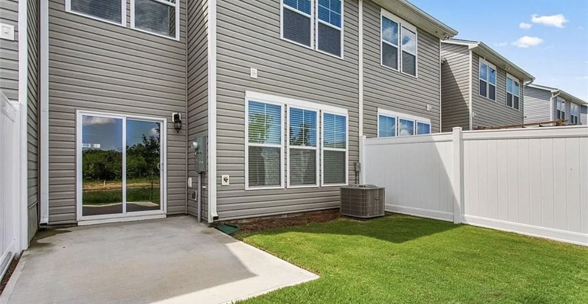 1692 Hallview Ct #1 - Photo 2 of 4