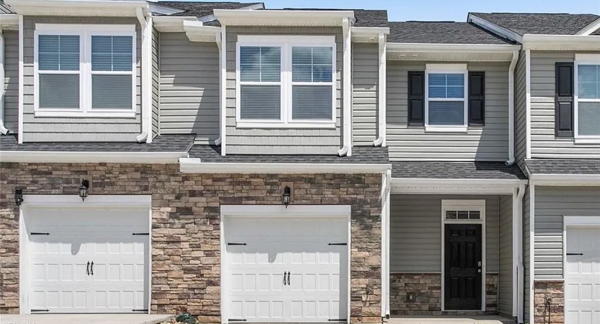 1692 Hallview Ct #1 - Photo 3 of 4