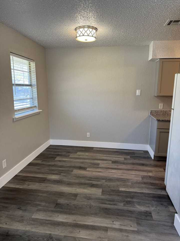 Madill - Photo 5 of 13