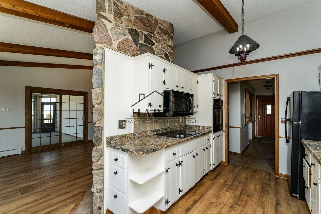 3504 Ogden Ct Ne - Photo 2 of 22