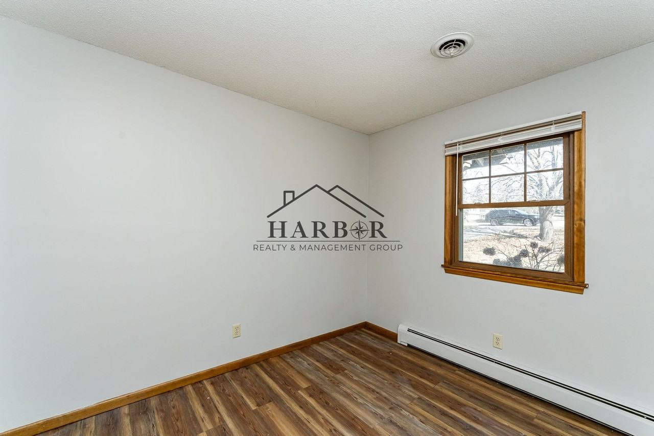 3504 Ogden Ct Ne - Photo 7 of 22