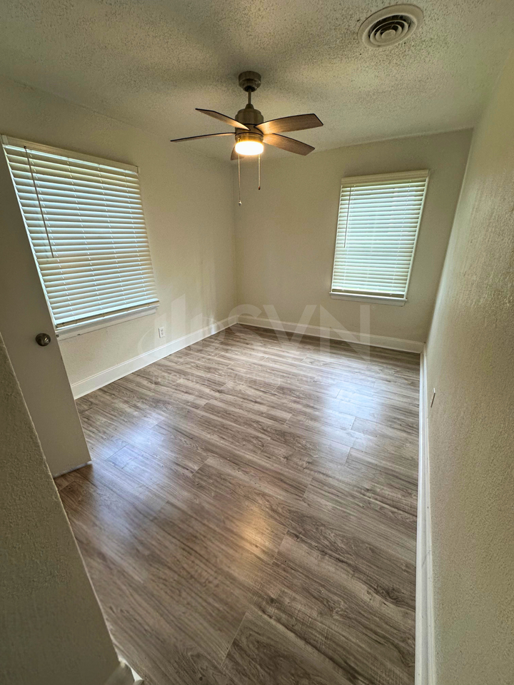 1601 Neshota DrUnit 54 #54 - Photo 3 of 13