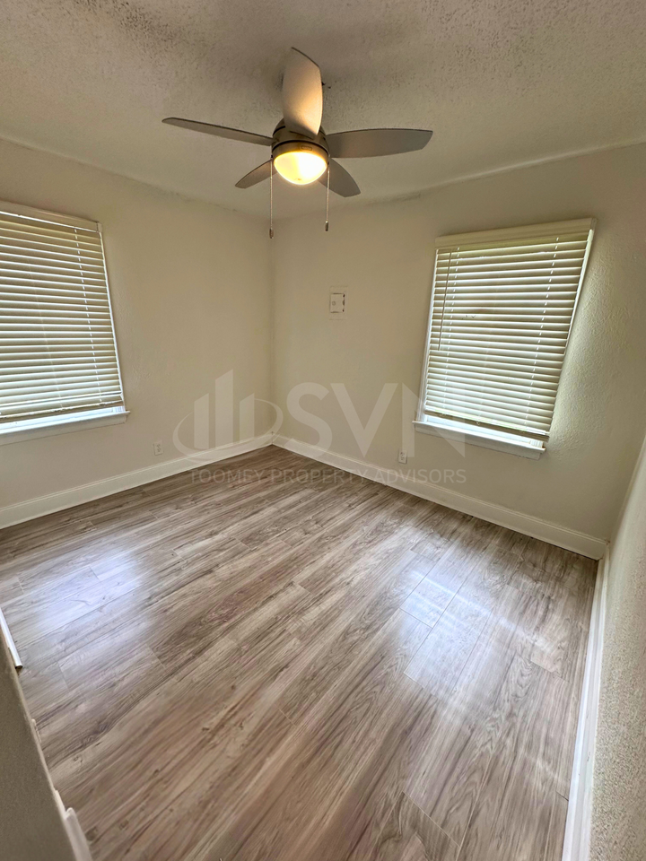 1601 Neshota DrUnit 54 #54 - Photo 5 of 13