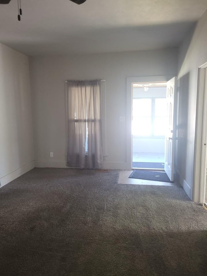 737 E 4th St #1 - Photo 5 of 6