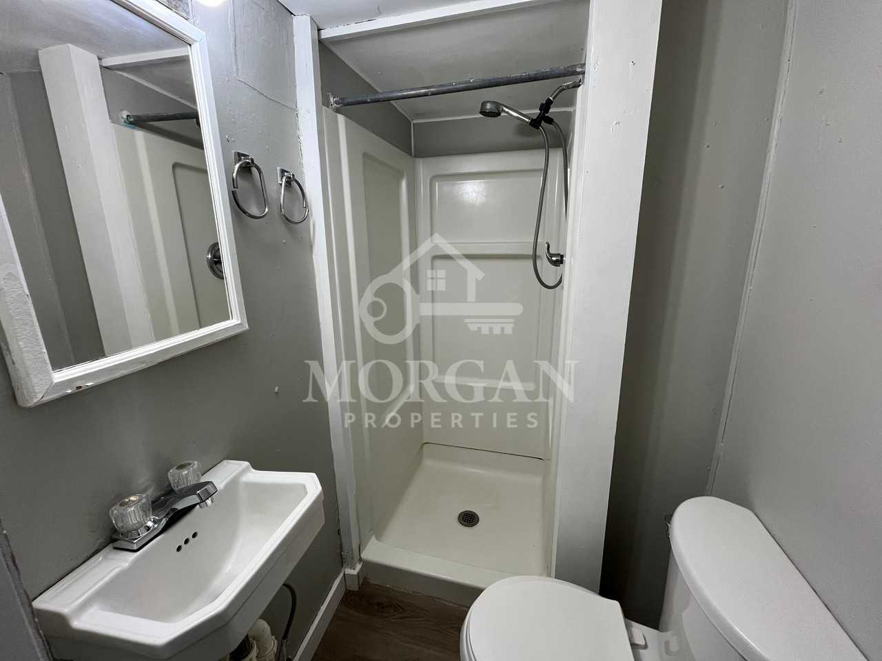 202 E 13th St #3 - Photo 4 of 5